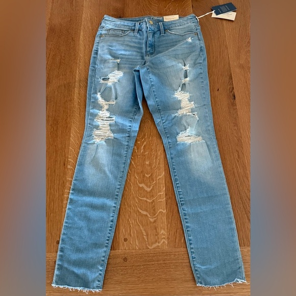 Universal Thread Light Blue Distressed Skinny Jeans NWT - Picture 1 of 4